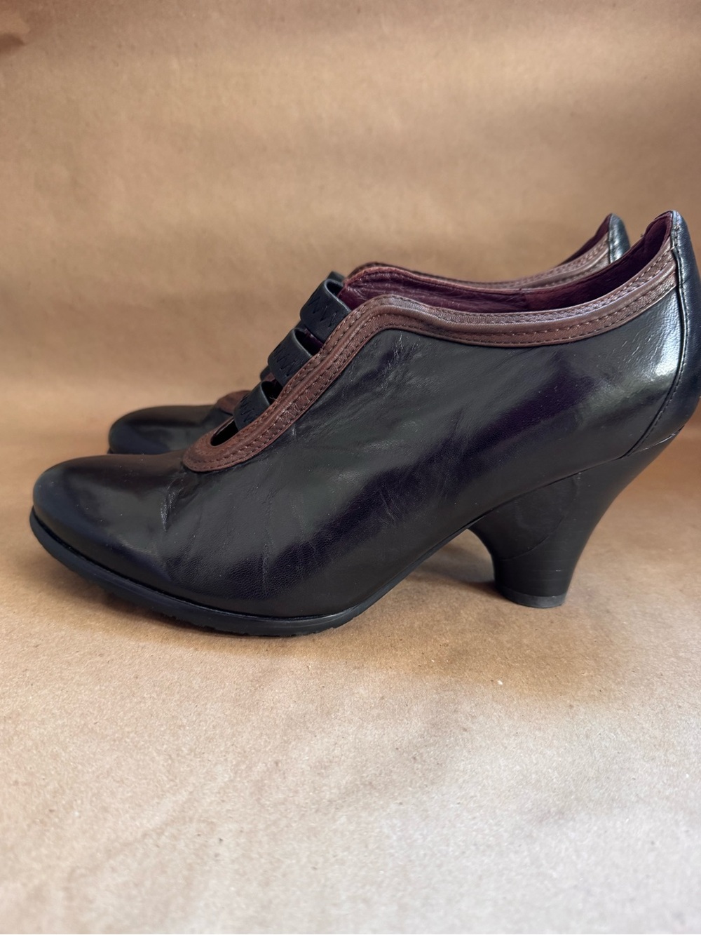 Vintage Everybody by BZ Moda Black Leather 3” Pumps w brown trim. Size EU39.5 - Picture 3 of 8